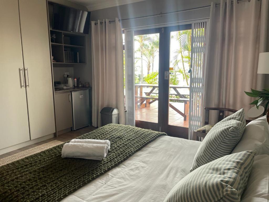 Lazydaze Super And Tubes Apartment Джефрис Бей Стая снимка